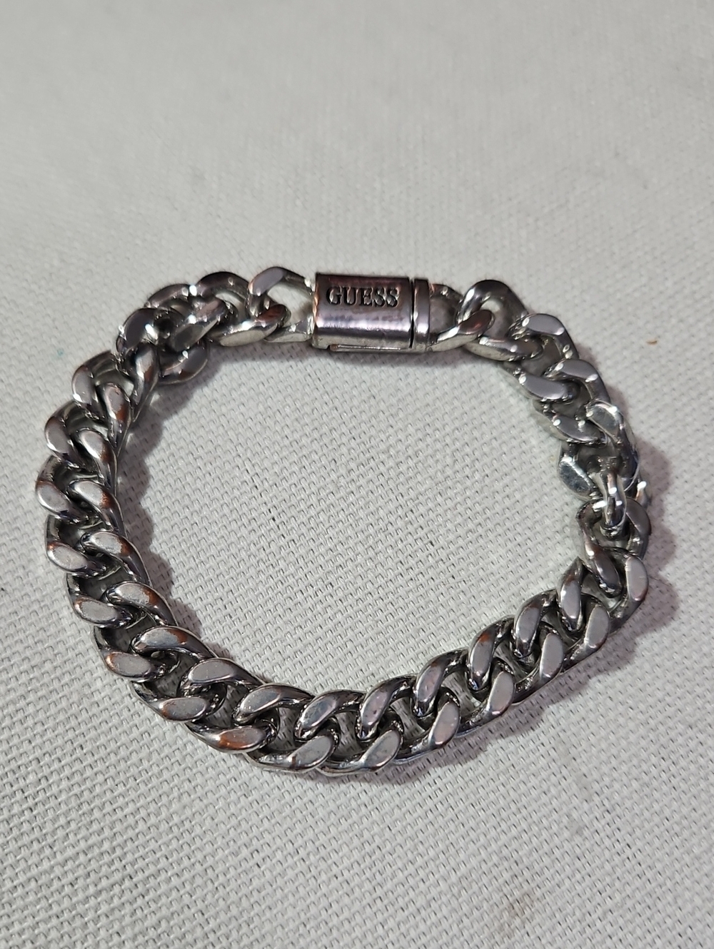 GUESS Silver-Tone Rounded Curb Chain Bracelet